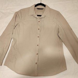 Like new REI easy care, easy wear tan shirt w/roll up sleeves, vents & pockets